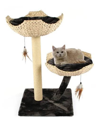 Katzenbaum im Rattan Look für moderne Wohnungen.