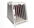 Mit der geringen Breite von 54,5 cm passt diese 4pet ECO-2 Transportbox in jeden Kofferraum.